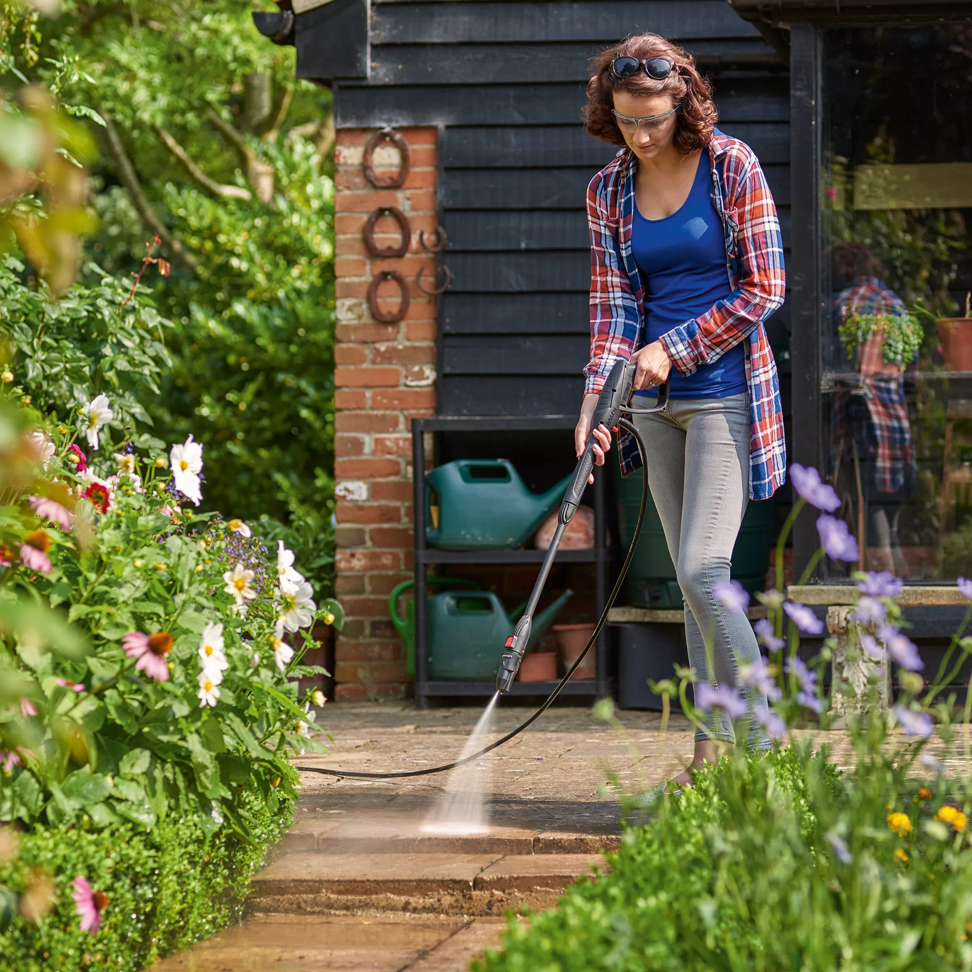 Bosch EasyAquatak 100 Long Lance Corded Pressure Washer 1.2kW EasyAquatak 100 Long Lance 6 Bosch EasyAquatak 100 Long Lance Corded Pressure Washer 1.2kW EasyAquatak 100 Long Lance - Image 4