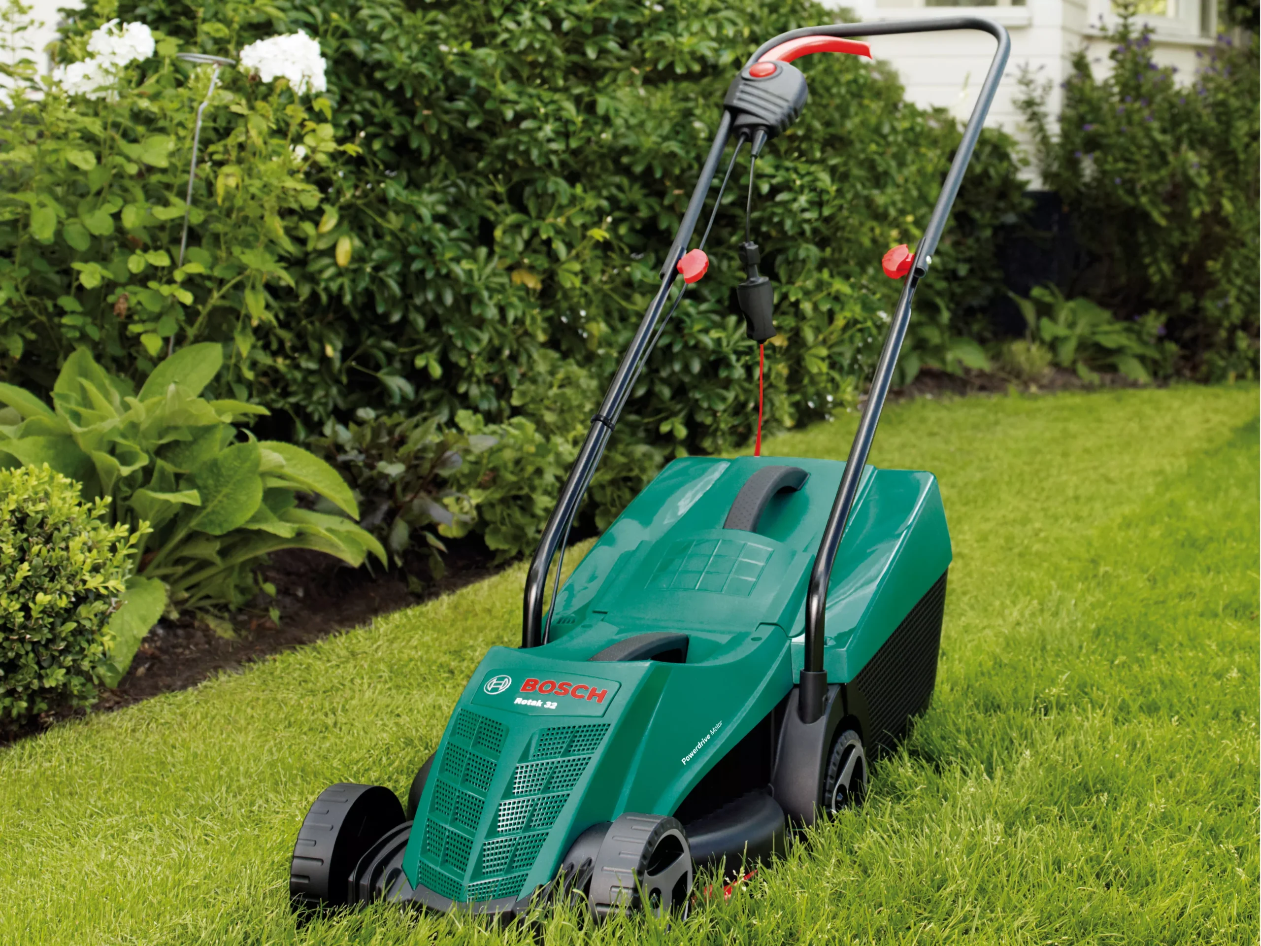 Bosch Rotak 320ER Corded Rotary Lawnmower 10 Bosch Rotak 320ER Corded Rotary Lawnmower - Image 8