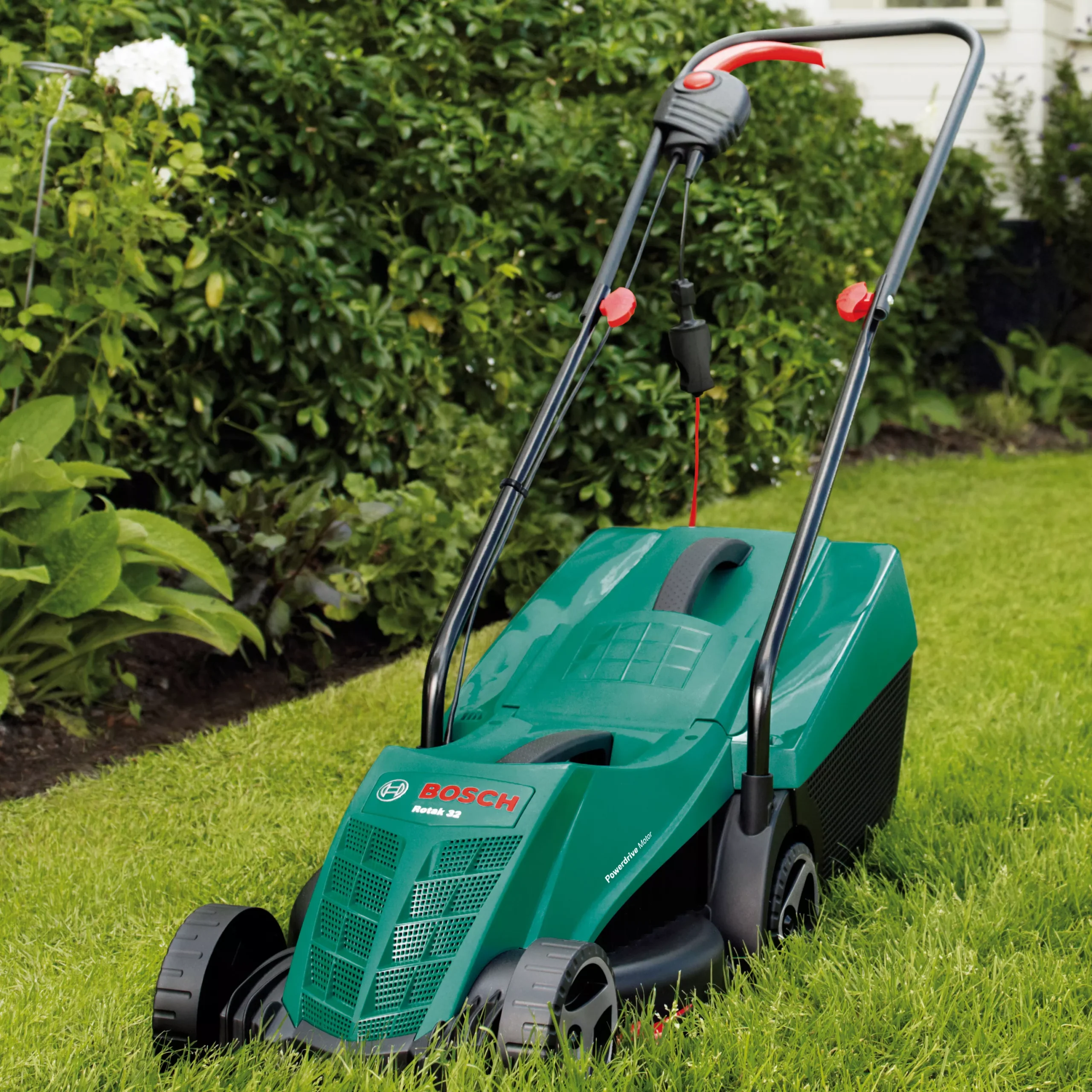 Bosch Rotak 320ER Corded Rotary Lawnmower 7 Bosch Rotak 320ER Corded Rotary Lawnmower - Image 5