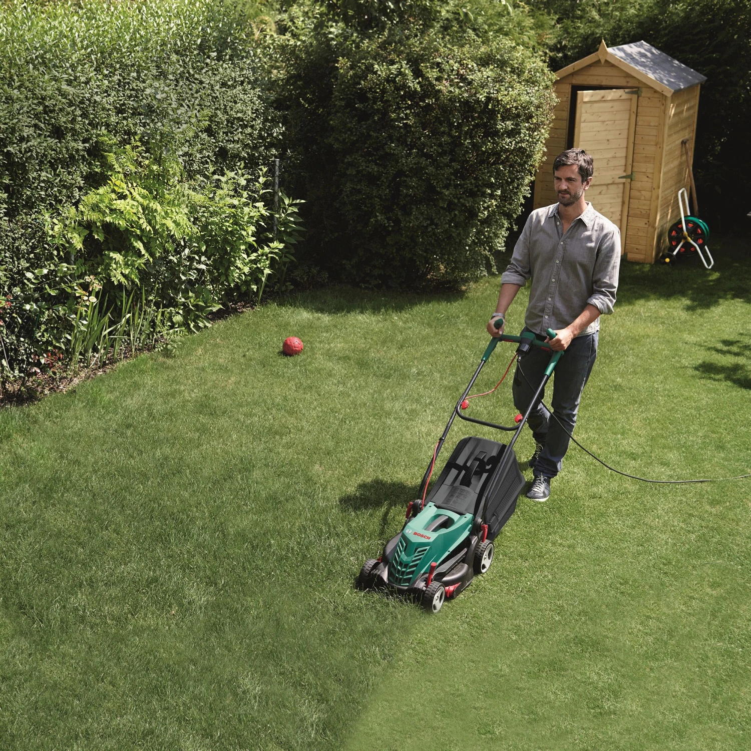 Bosch Rotak 370 ER Corded Rotary Lawnmower 8 Bosch Rotak 370 ER Corded Rotary Lawnmower - Image 6