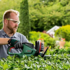 Bosch UniversalHedgeCut 60 480W 116cm Corded Hedge Trimmer -Garden - Landscaping Store bosch universalhedgecut 60 480w 116cm corded hedge trimmer4059952614717 06i bq