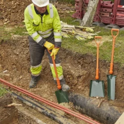 Bulldog Square Digging Spade -Garden - Landscaping Store bulldog square digging spade5013693051193 01i bq