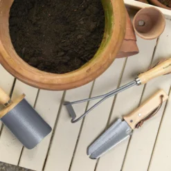 Burgon & Ball Container Weeding Knife -Garden - Landscaping Store burgon ball container weeding knife5019360014874 01i bq