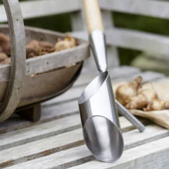 Burgon & Ball Long Handle Bulb Planter -Garden - Landscaping Store burgon ball long handle bulb planter5019360010289 01i bq