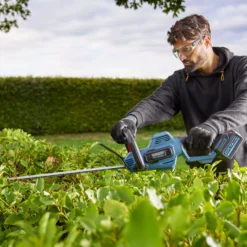 Erbauer 18V 550mm EHT18-Li - KIT Cordless Hedge Trimmer -Garden - Landscaping Store erbauer 18v 550mm eht18 li kit cordless hedge trimmer3663602418269 01i