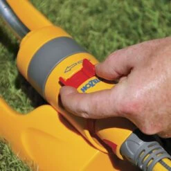Hozelock Plus Swinging Sprinkler 15 Hozelock Plus Swinging Sprinkler -Garden - Landscaping Store hozelock plus swinging sprinkler5010646037679 04bq