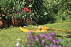 Hozelock Plus Swinging Sprinkler 21 Hozelock Plus Swinging Sprinkler -Garden - Landscaping Store hozelock plus swinging sprinkler5010646037679 04i