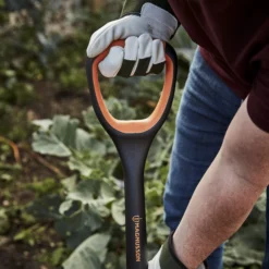 Magnusson Square Digging Spade -Garden - Landscaping Store magnusson square digging spade5059340086668 03i