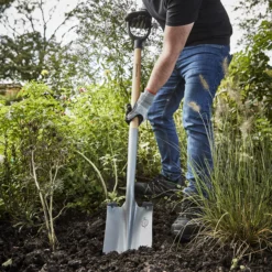 Magnusson Wooden Square Digging Spade -Garden - Landscaping Store magnusson wooden square digging spade5059340086651 01i