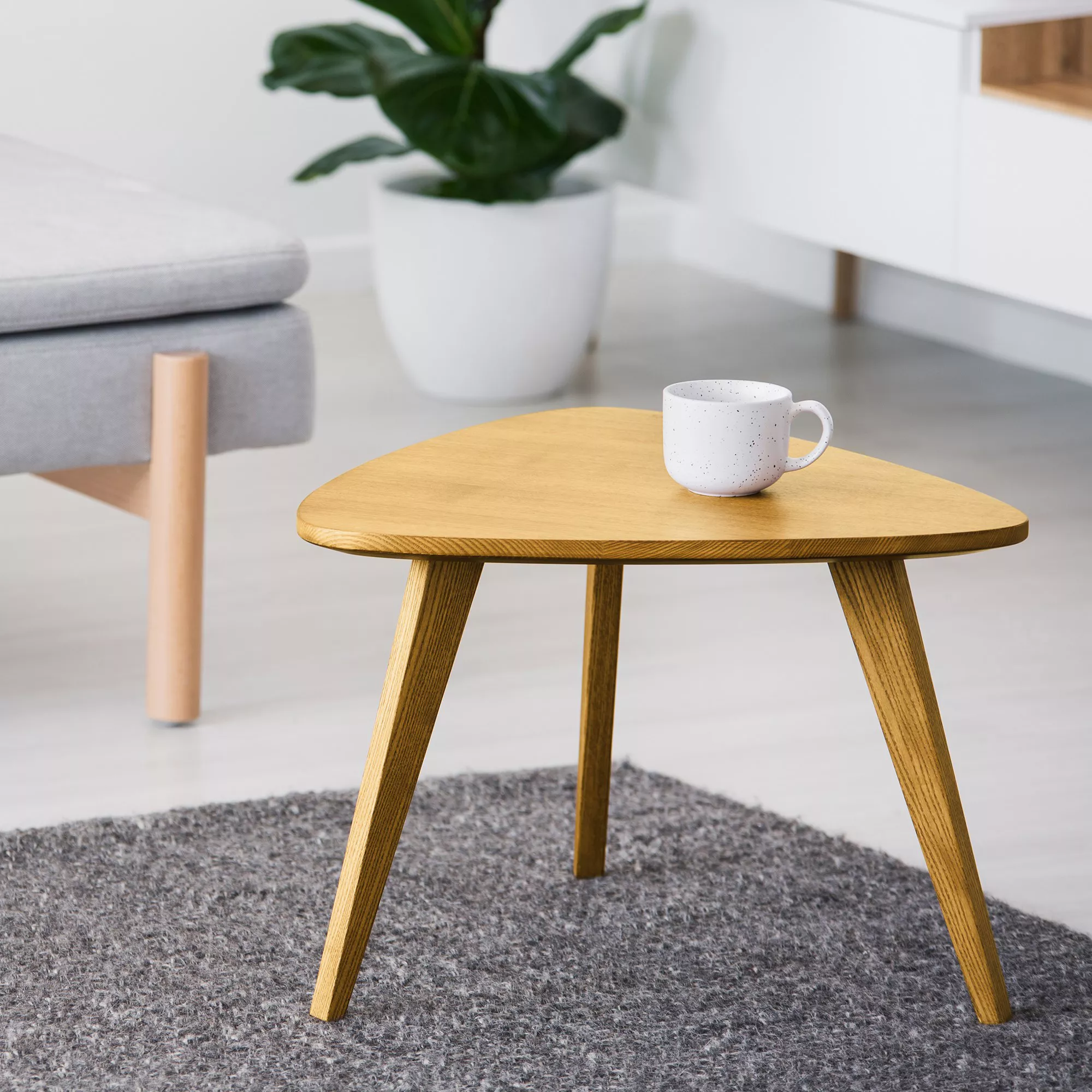 Ronseal Interior Oak Gloss Varnish, 250ml 6 Ronseal Interior Oak Gloss Varnish, 250ml - Image 4